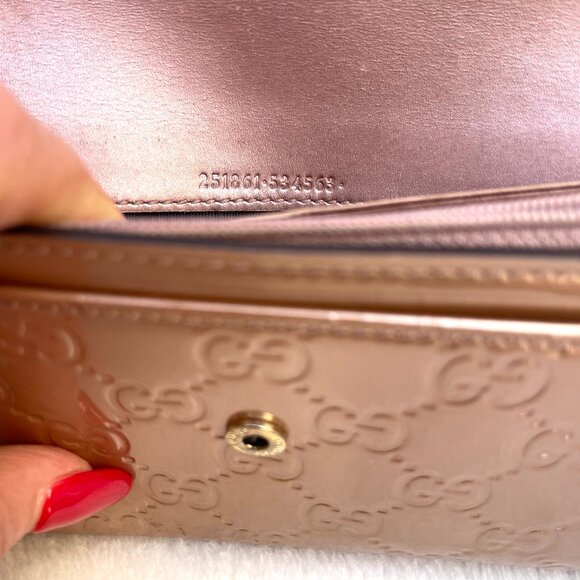 Gucci Guccisma pearlized GG Patent Leather Bifold Long Wallet in Rose beige - Picture 6 of 16